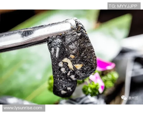 真香!邱贻可回成都吃川菜大快朵颐,慨叹:印度回国总算不必吃泡面了! 真香!邱贻可回成都吃川菜大快朵颐,慨叹:印度回国总算不必吃泡面了!